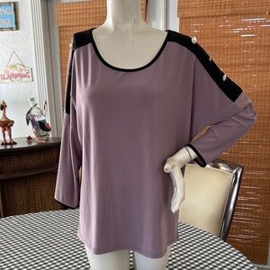 Chic Women's Mauve Blouse with Black Trim